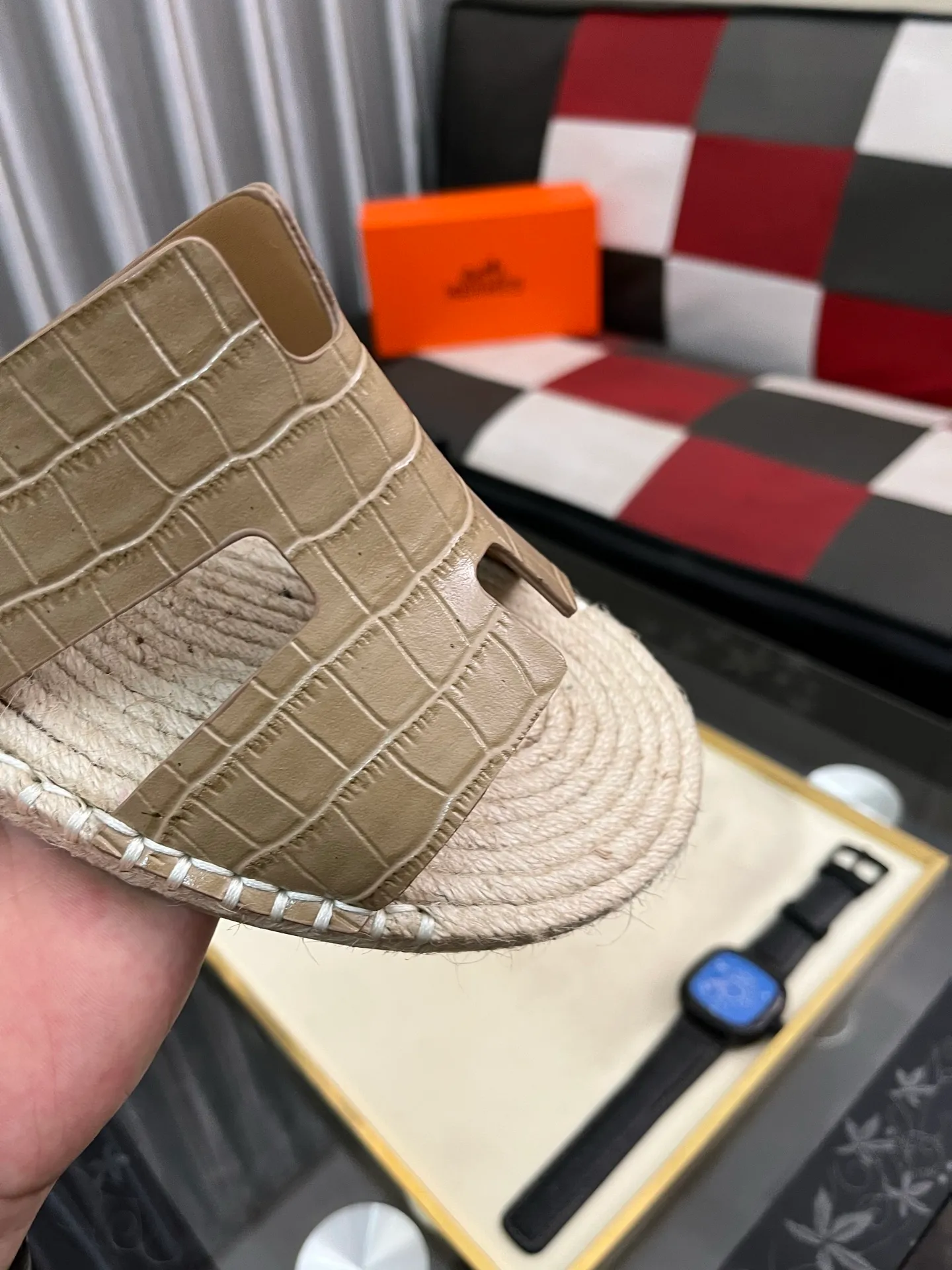 Men's shoes 💰340⌚️⌚️《HERMES》Hermes 💁♂️Men's casual slippers, compare the quality at the counter🧚🏿♂️ The upper layer has a stone pattern with clear texture, showing high-end, high-end, comfortable to wear and versatile. Purely hand-pulled, raw rubber breathable outsole, breathable and comfortable lambskin lining, 100% comfortable density, original rubber outsole wear-resistant code number 38-44. Can be customized 45-46-47